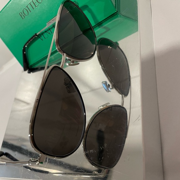 BOTTEGA VENETA BV1240S-003 MEN'S SUNGLASSES - Picture 6 of 10